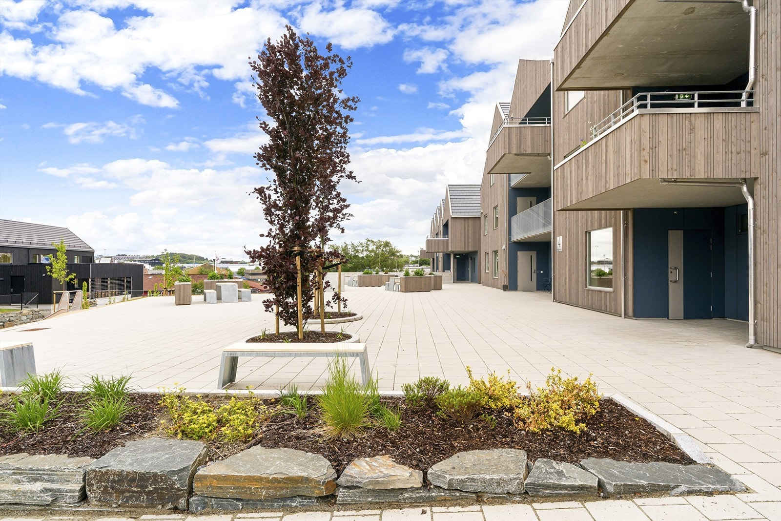 Attraktiv beliggenhet i landlige omgivelser med nærhet til flott turområde tett på sjøen. Galleribilde