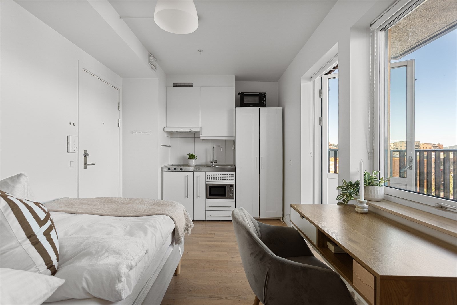 Hybelen kan leies ut fra kr 9 500 til 13 500 kr per måned Galleribilde