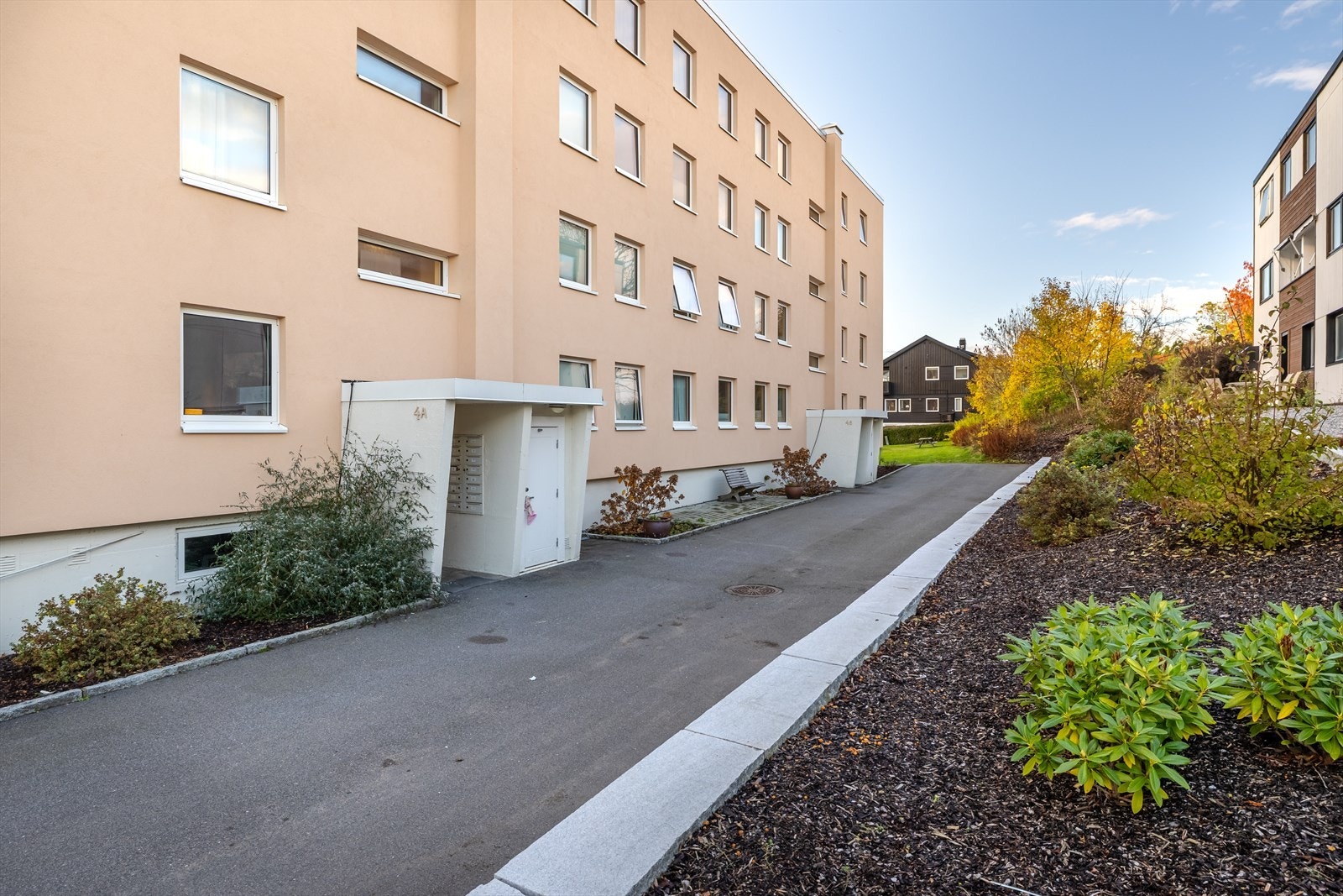 Felles inngangsparti ønsker deg velkommen inn! Galleribilde