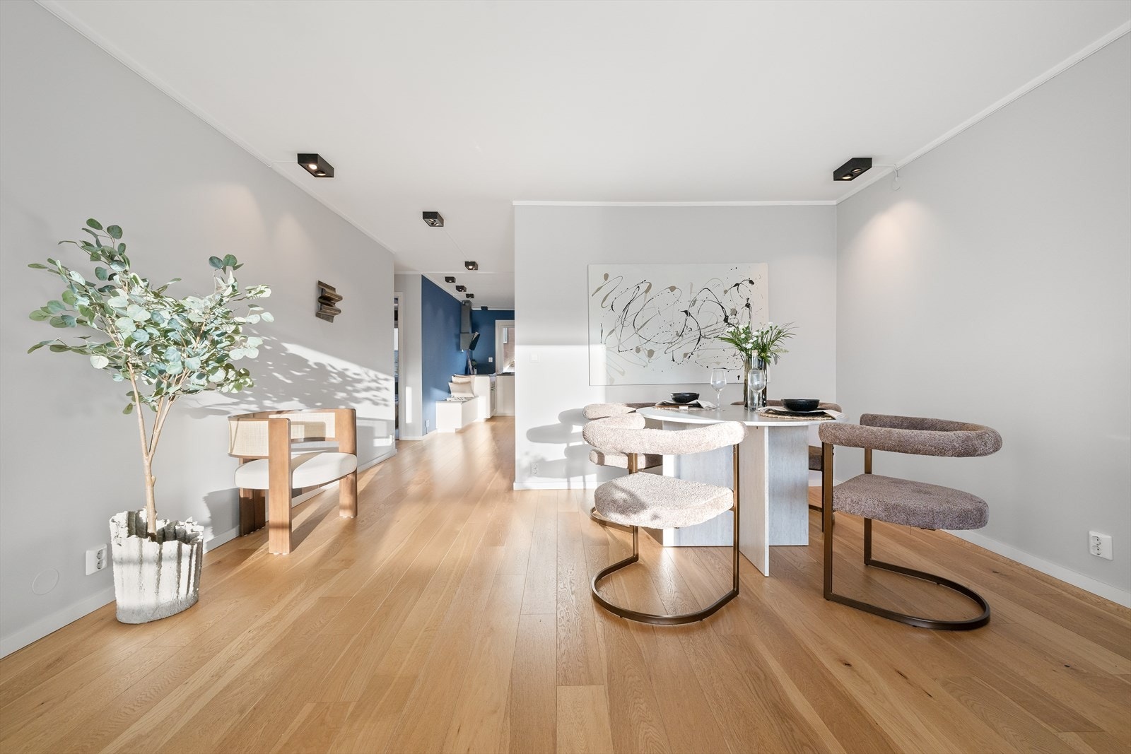 Overflatene er holdt lyse og tidløse fra gulv til tak - så her kan det enkelt settes et personlig preg. Galleribilde