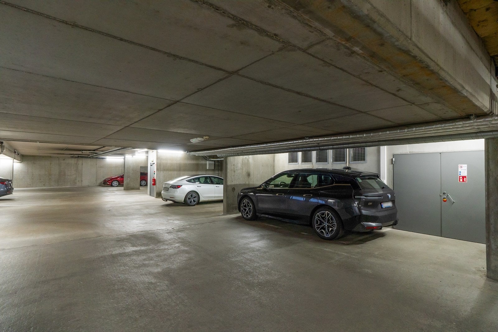 Her har du ekstra god garasjeplass til en stor familie bil. Galleribilde