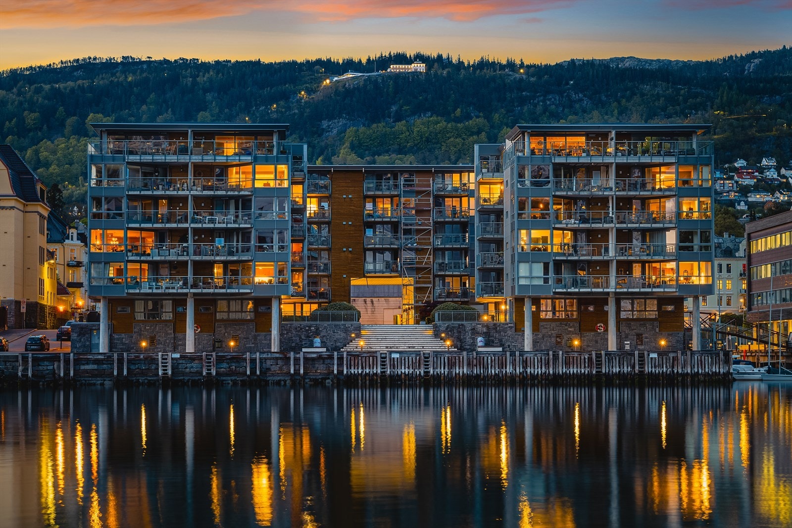 Leiligheten ligger øverst til venstre i et veletablert lag med god økonomi og flotte fellesarealer. Galleribilde
