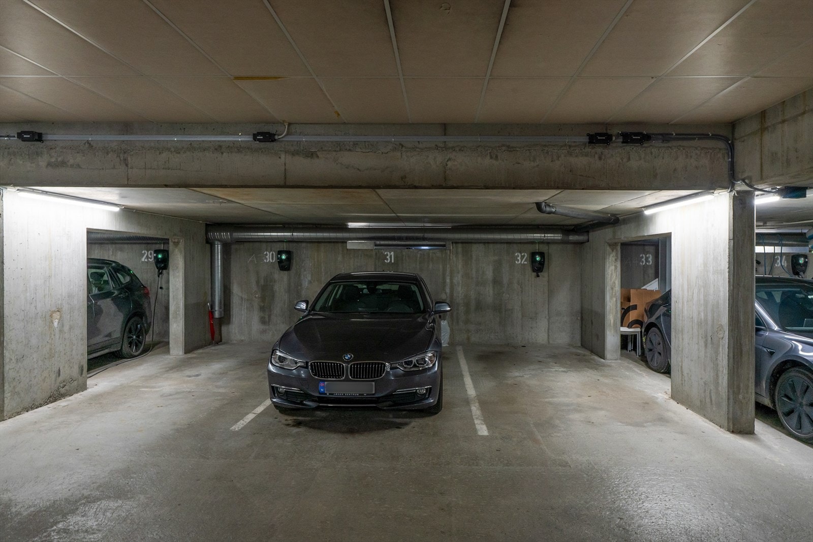 Leiligheten disponerer to garasjeplasser i byggets garasjeanlegg. Galleribilde