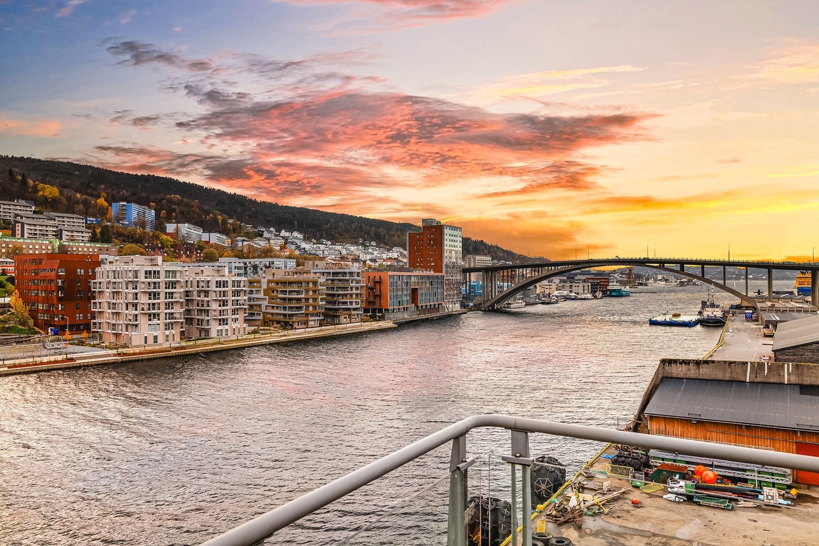 Terrassen vender mot nordvest og er ideell for kveldssolen. Galleribilde