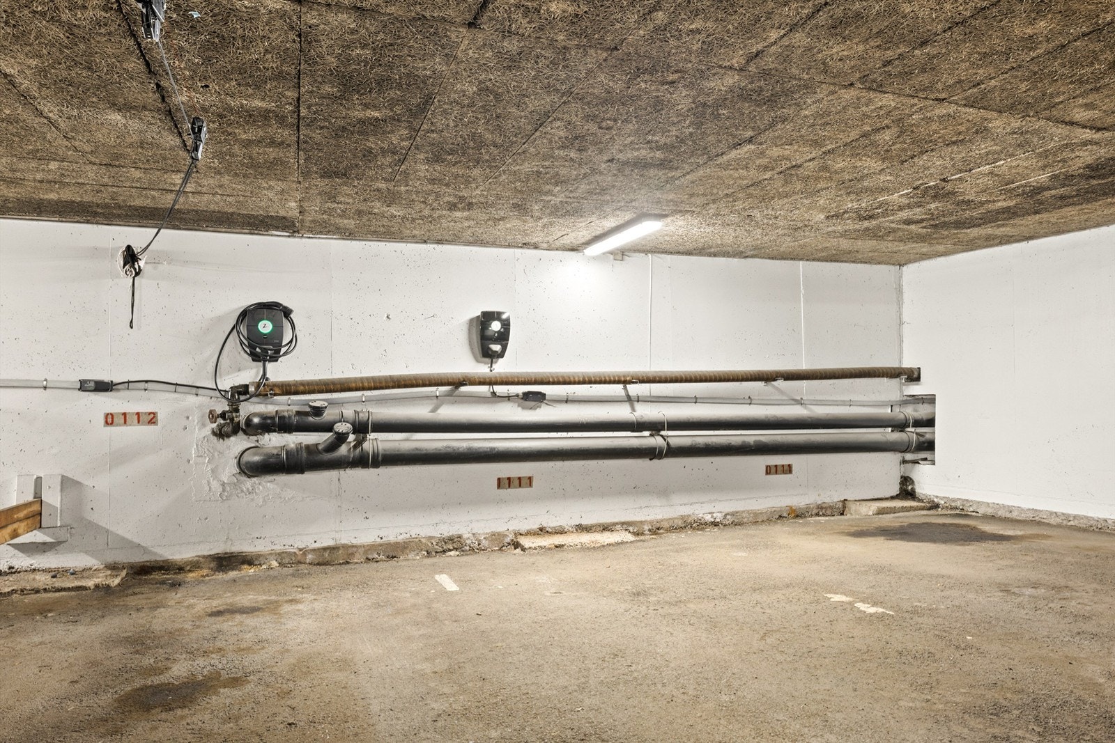 Garasjeplass 1111 følger andelen - Med el-bil lader Galleribilde