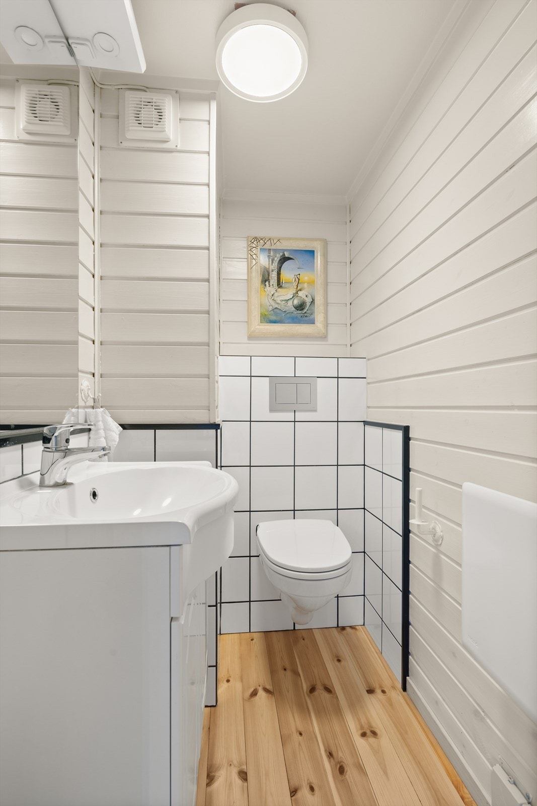 Meget praktisk gjestetoalett i forbindelse med inngangspartiet Galleribilde