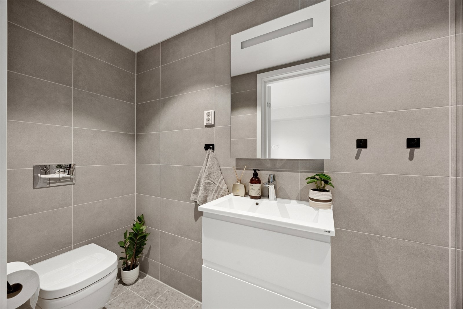 Bad nr. 2 - med inngang fra hovedsoverommet. Galleribilde