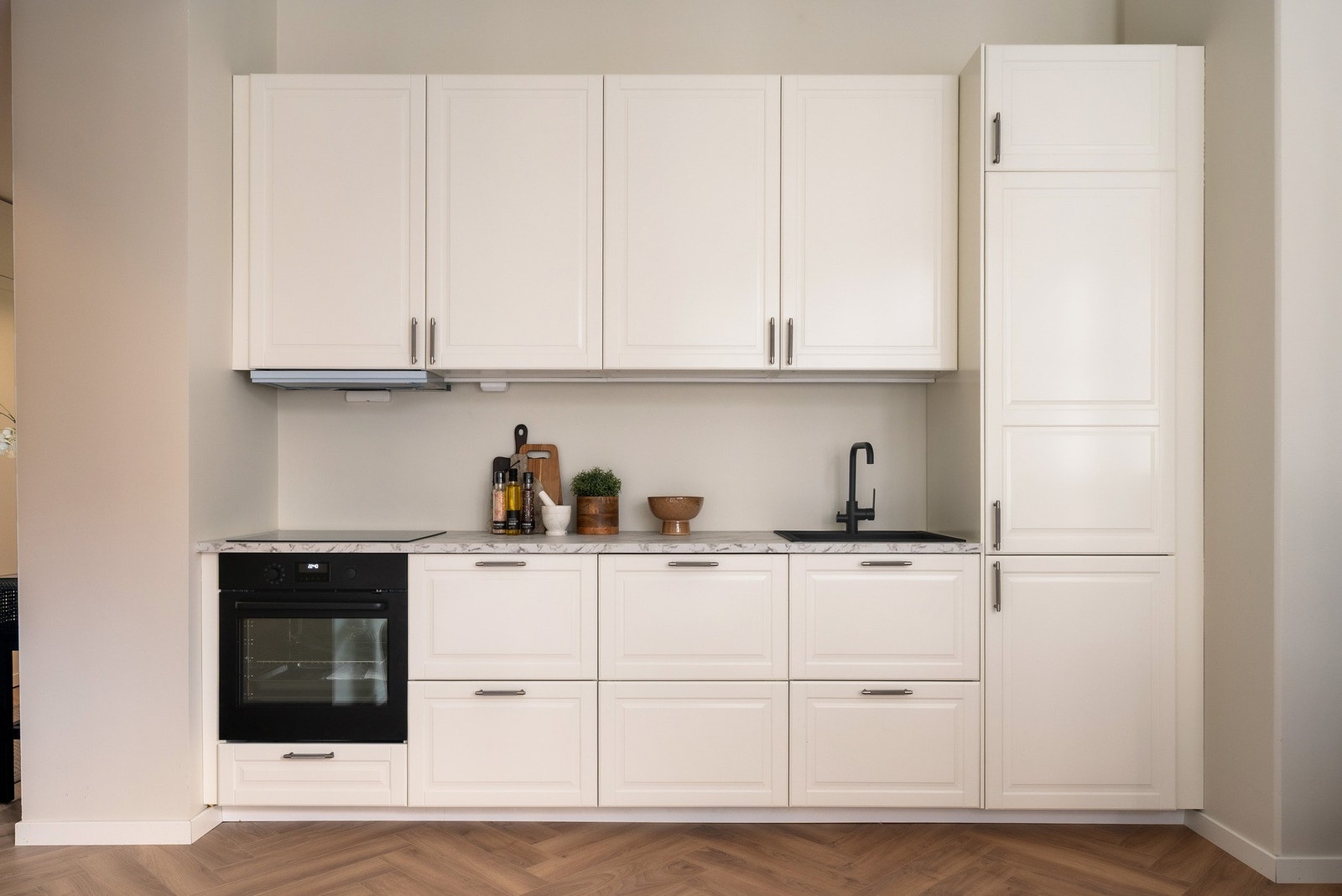 Lyst og lekkert kjøkken fra 2025. Galleribilde