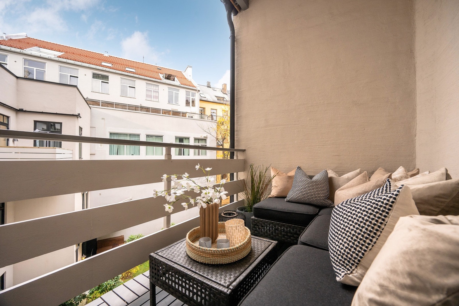 Boligen har også balkong vendt ut mot bakgård. Galleribilde