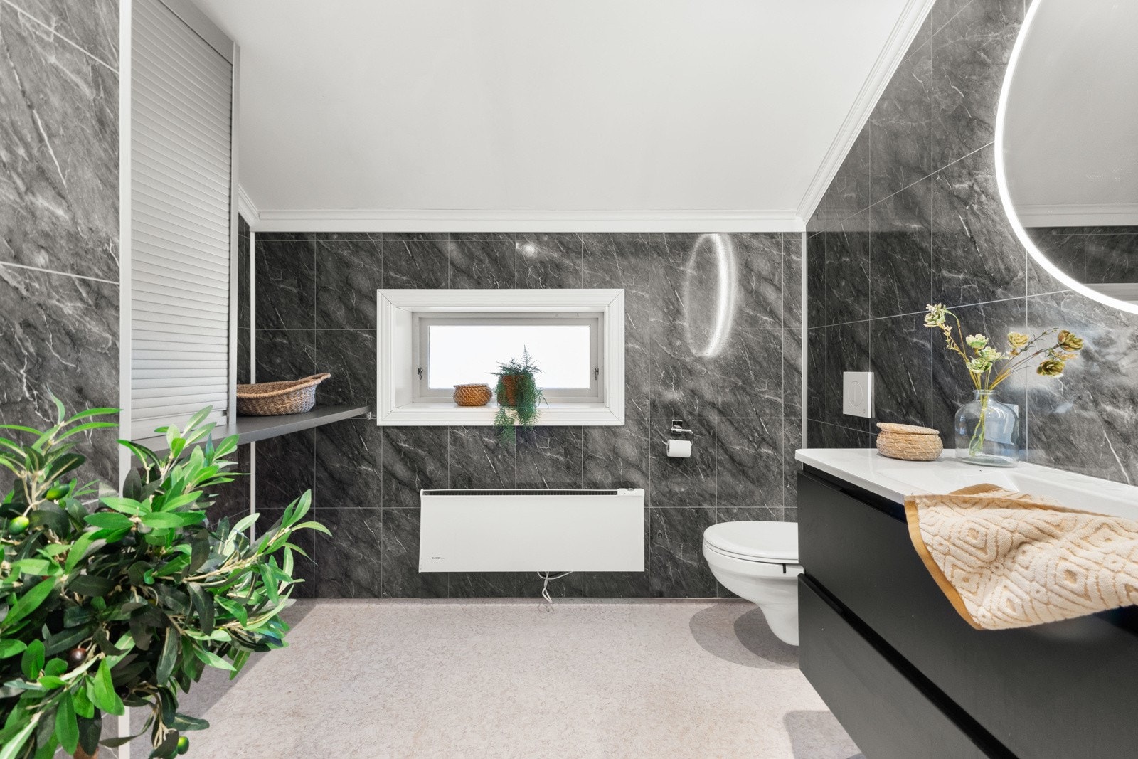 Badet (kombinert vaskerom) er også pusset opp i 2016. Galleribilde