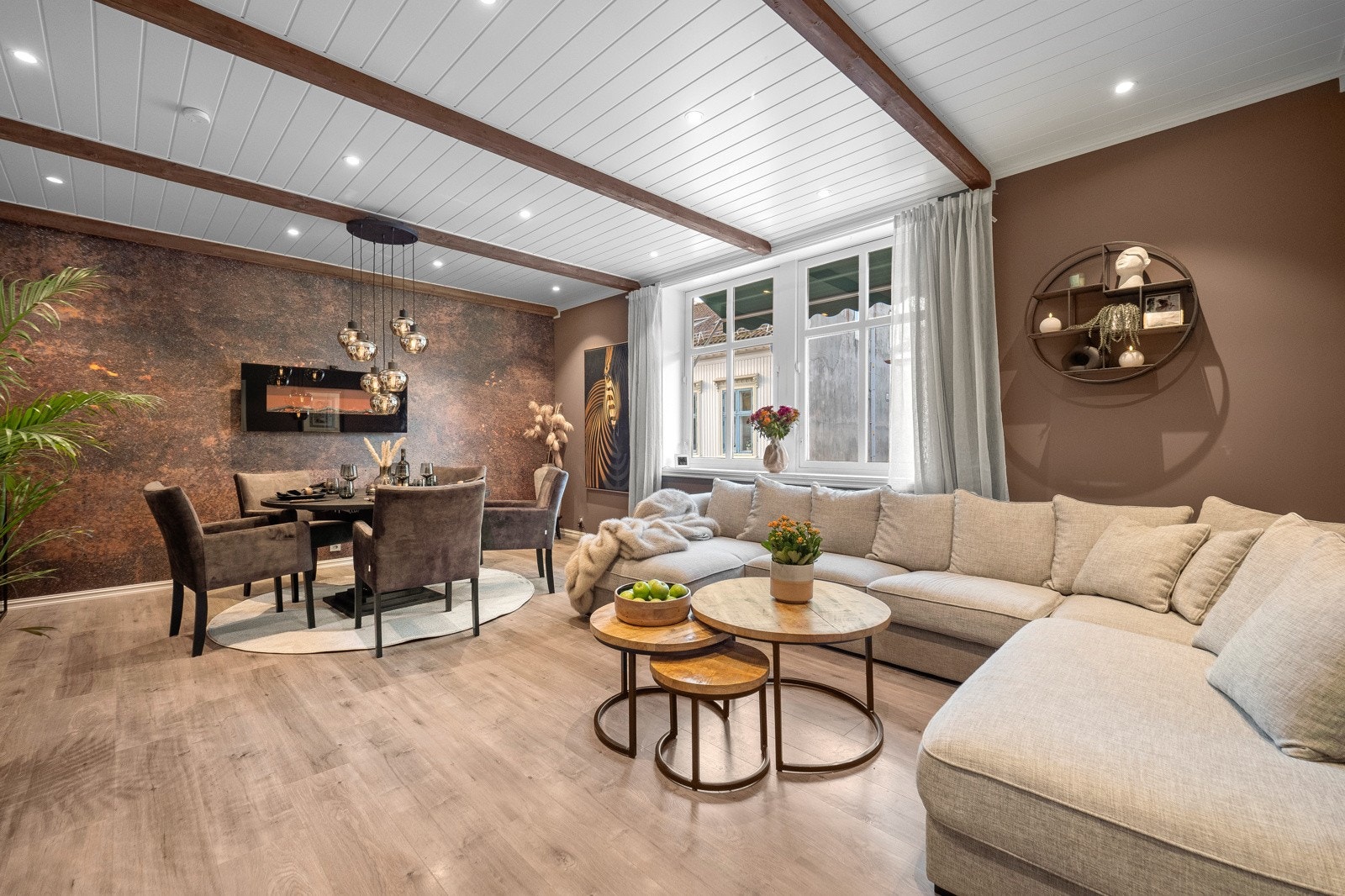 Leiligheten med sine 161 kvm er godt gjennomført, og bærer preg av eleganse. Galleribilde