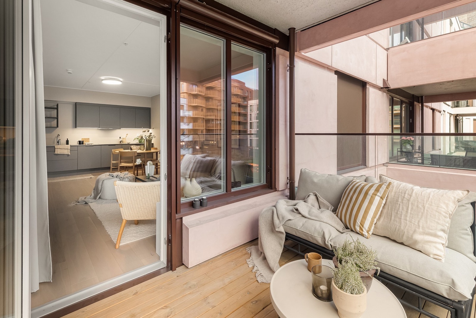 Leiligheten forlenges av en herlig balkong på 8 kvm. Galleribilde