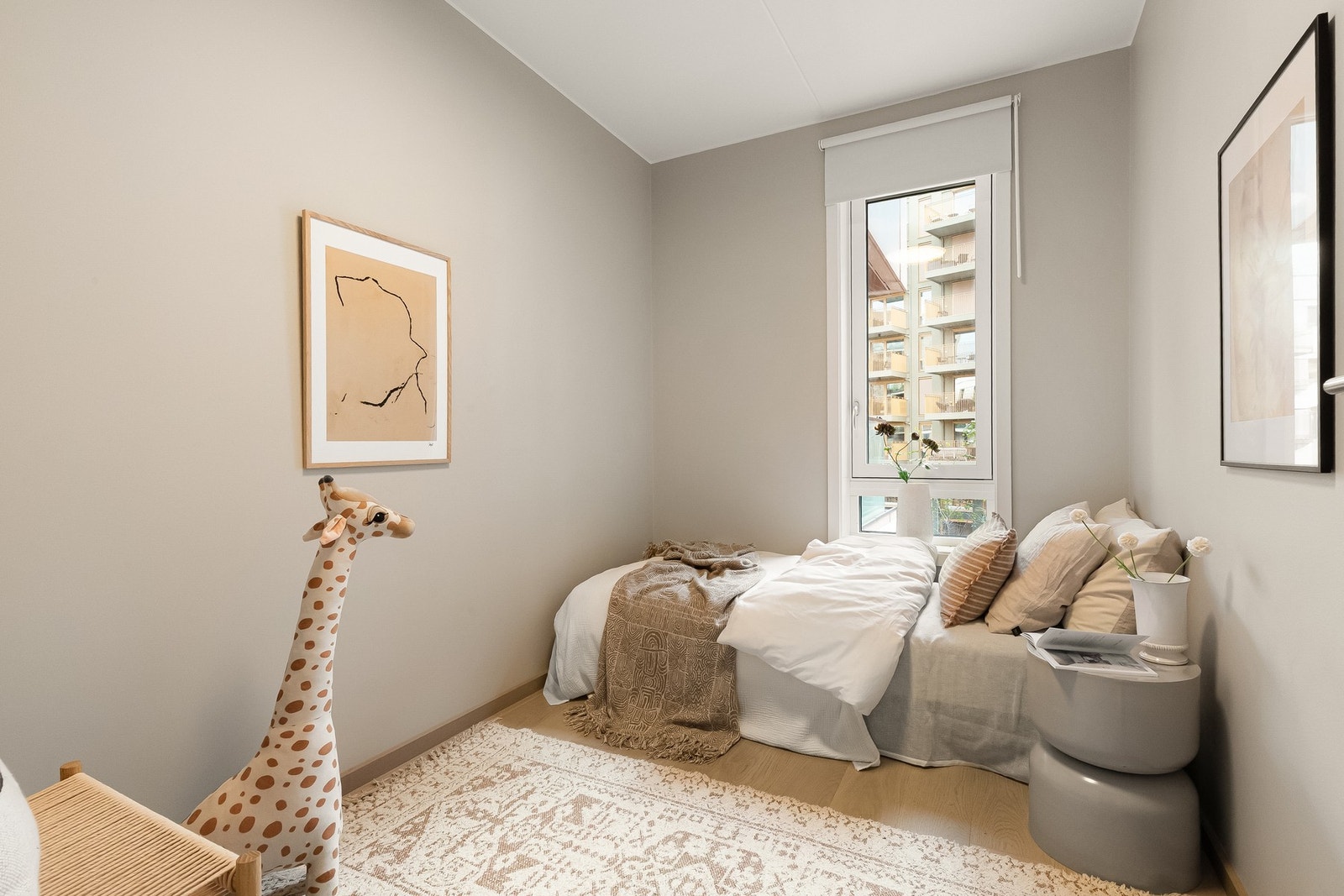 Soverom nr. 2 er også av god størrelse, og passer perfekt som et barnerom. Galleribilde