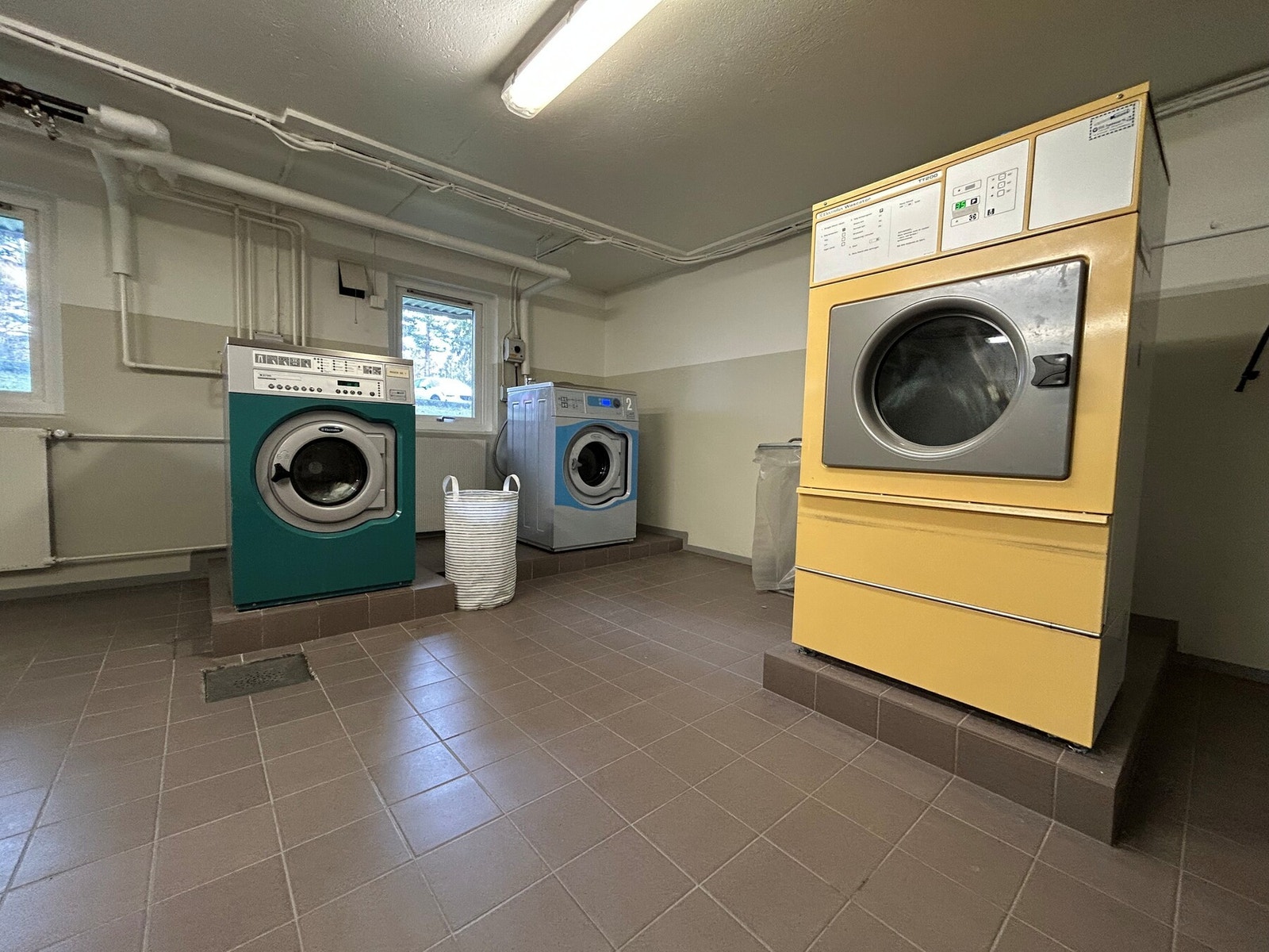 Fellesvaskeri i kjelleren som stort sett er ledig hele tiden Galleribilde