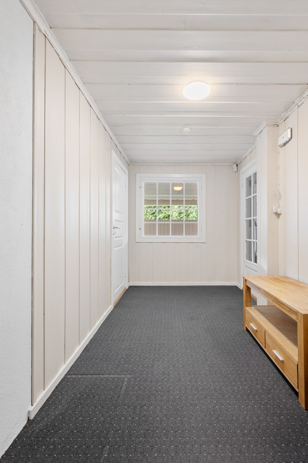 Mellomgang, gode muligheter for garderobeskap om man ønsker. Galleribilde