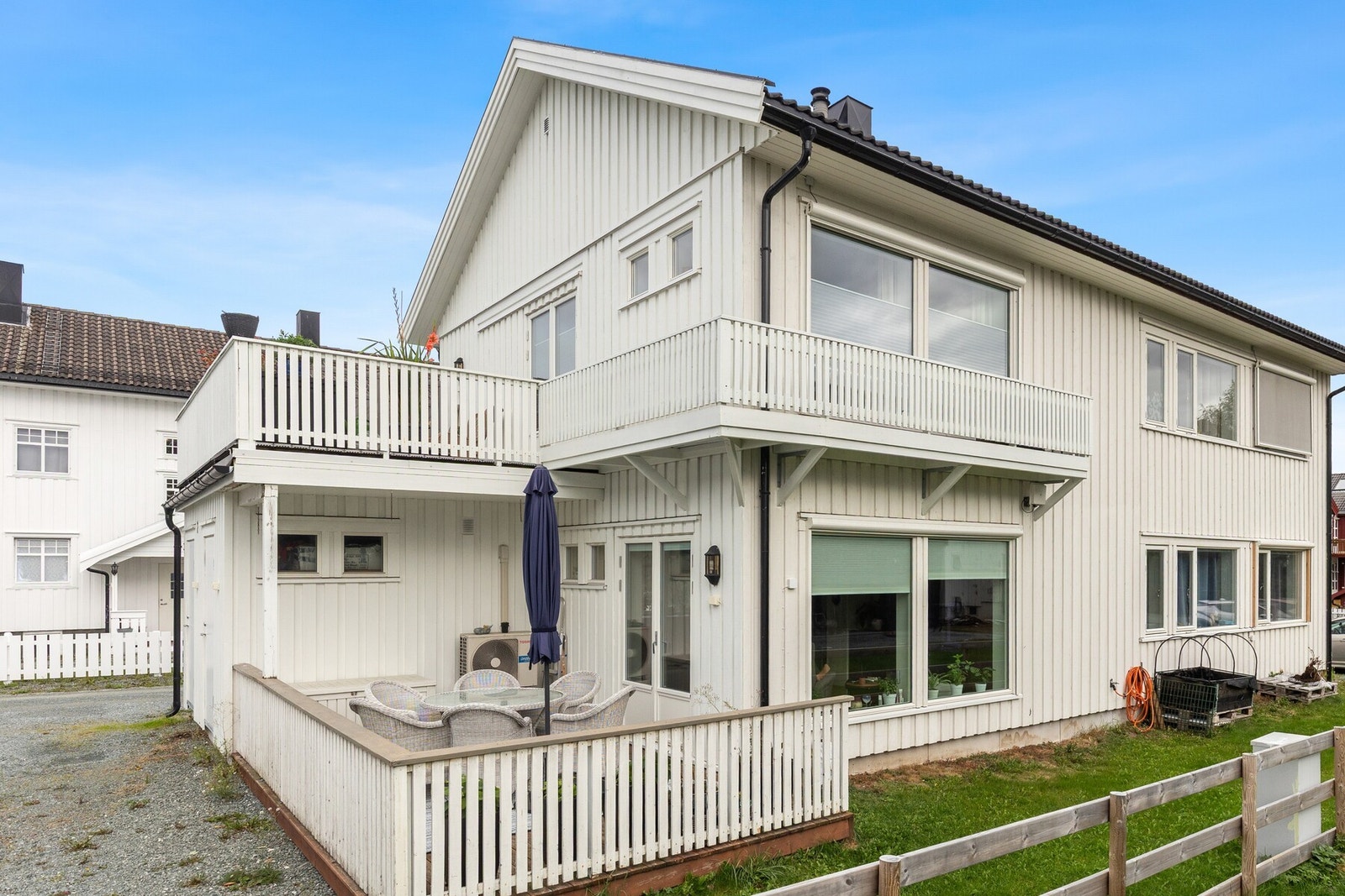 Det er parkering på fellesareal. Galleribilde