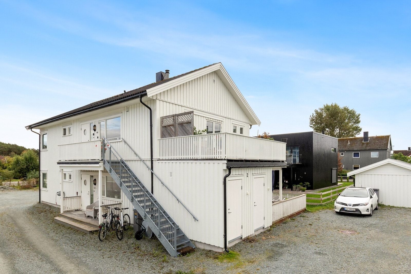 Bygget ble oppført i 2012, og boligen fremstår lys og tiltalende med en praktisk planløsning. Galleribilde