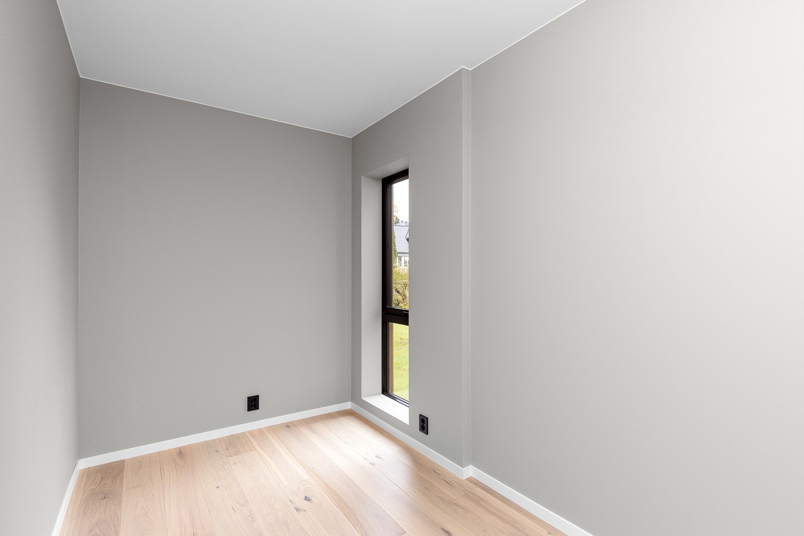 Soverom III ligger vendt mot syd og passer også perfekt som et barnerom eller gjesterom. Galleribilde