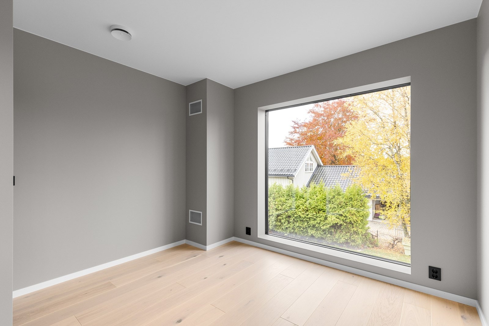 Soverom 4 er av meget god størrelse og kan evt. brukes til ekstra stue/TV-stue Galleribilde