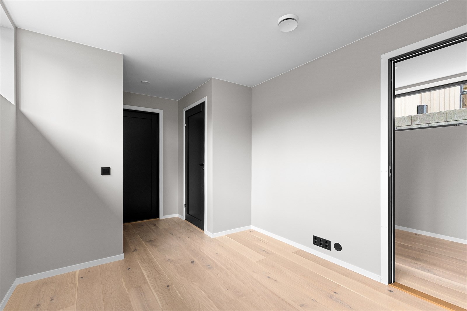 Det er lagt klar til vann i vegg for montering av et lite ekstrakjøkken. Galleribilde