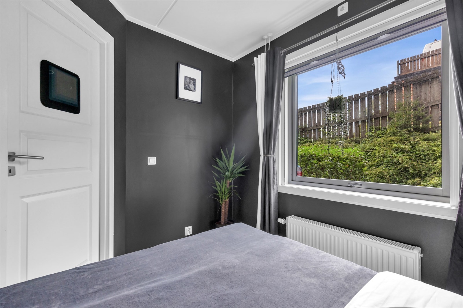 Alle soverom har radiator på veggen. Galleribilde