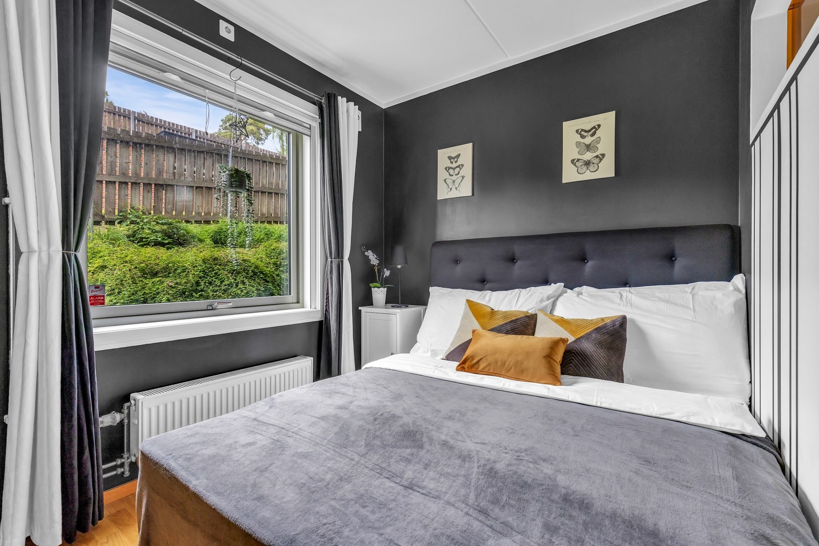 Soverom 3. Dette rommet ligger i enden av kjøkkenet og vender samme vei som terrassen. Galleribilde