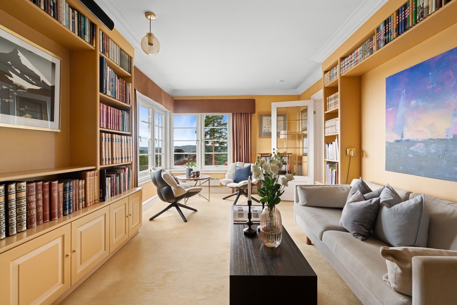 Den flotte utsikten kan også nytes fra biblioteket. Galleribilde