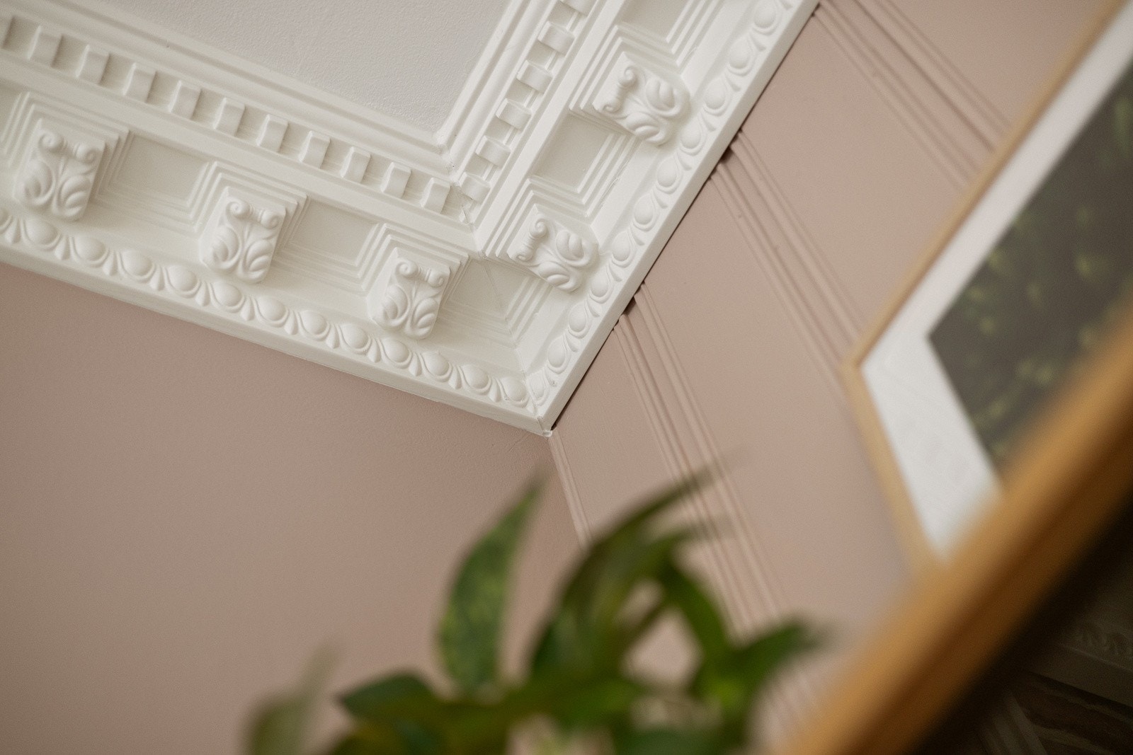 I himlingen har du nydelig stukkatur som hører med i en klassisk leilighet som denne. Galleribilde