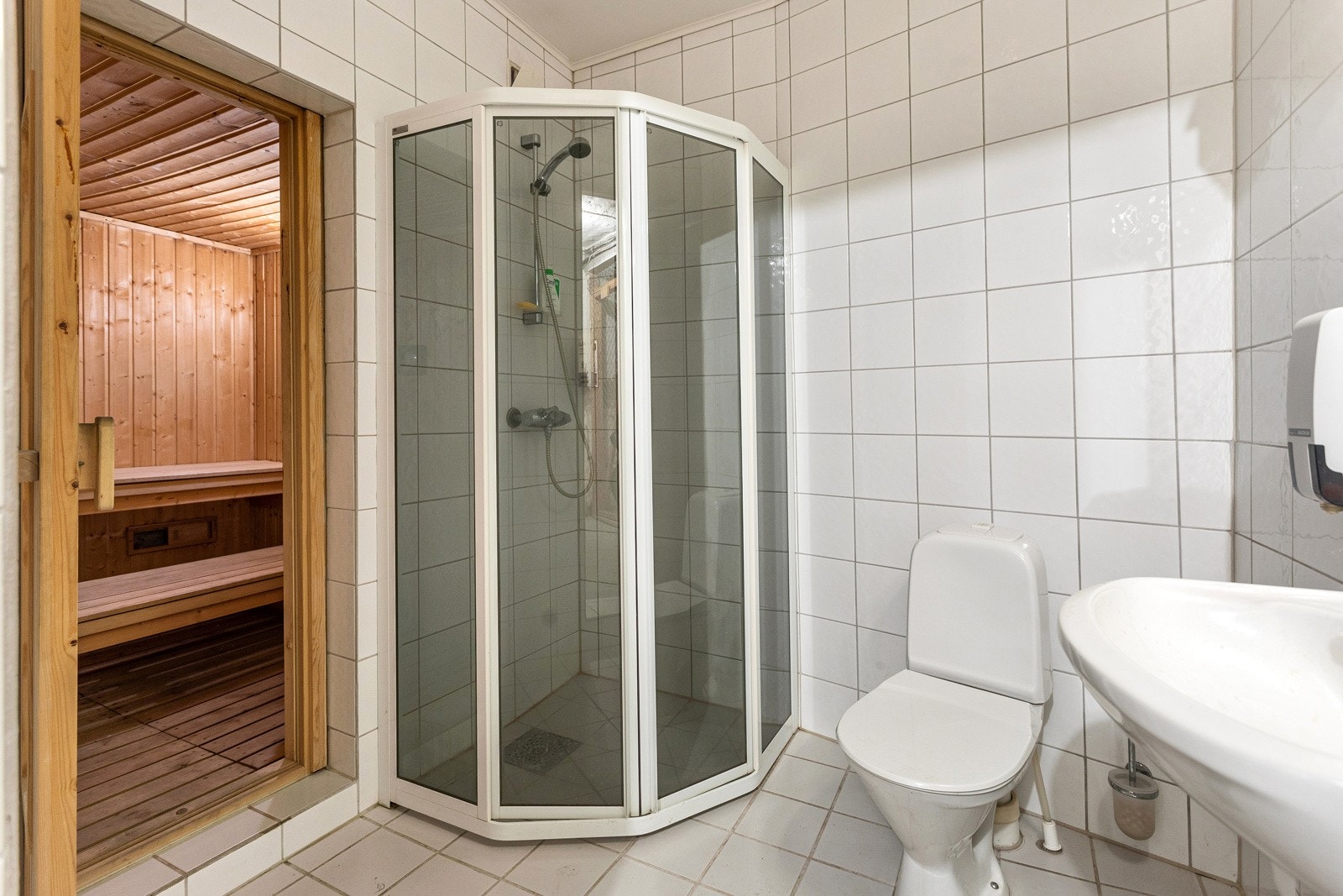 Som beboer har du også tilgang til fellesvaskeri i kjeller, samt badstue. Galleribilde