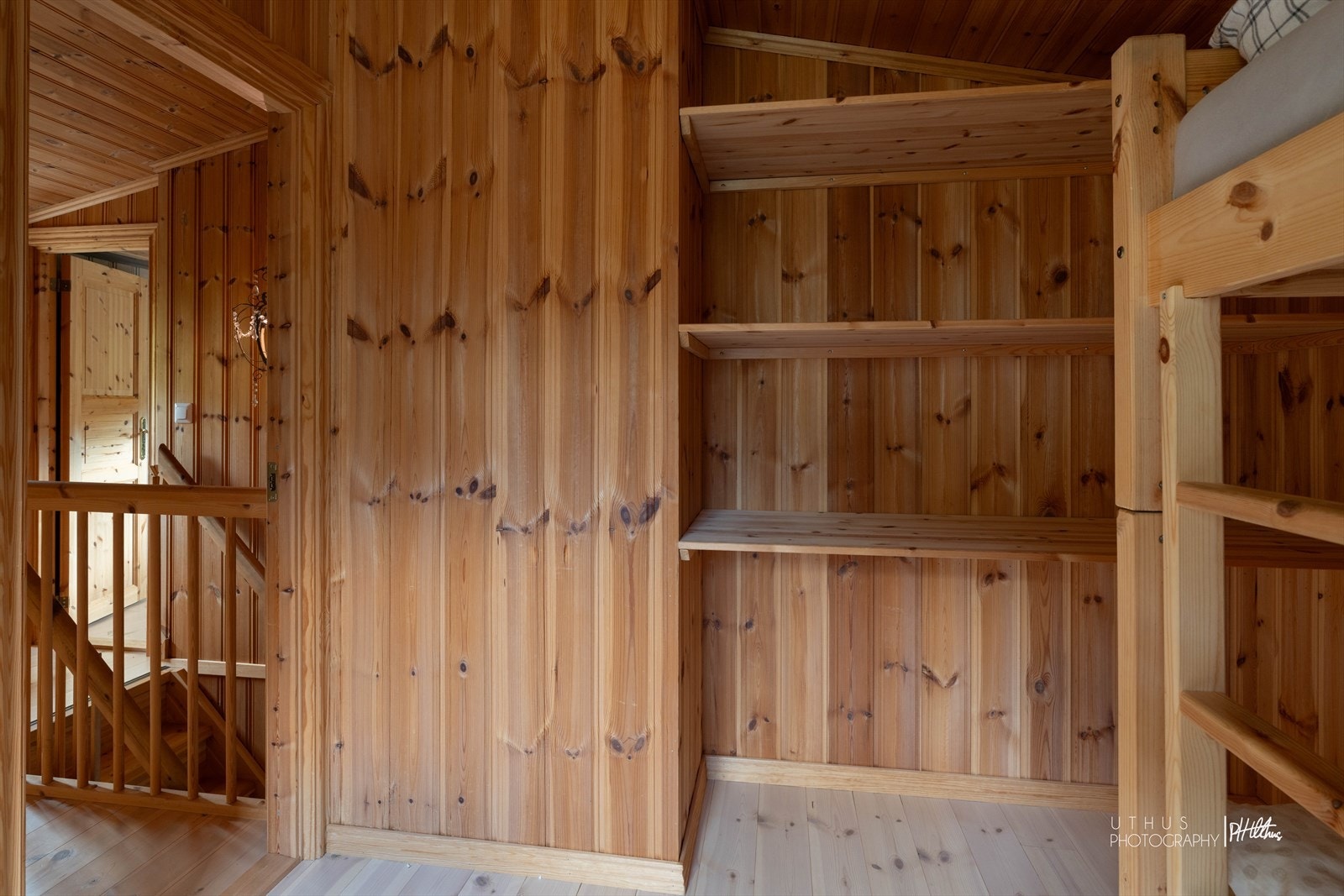 Praktiske og fine hyller til bøker eller annen lagring Galleribilde