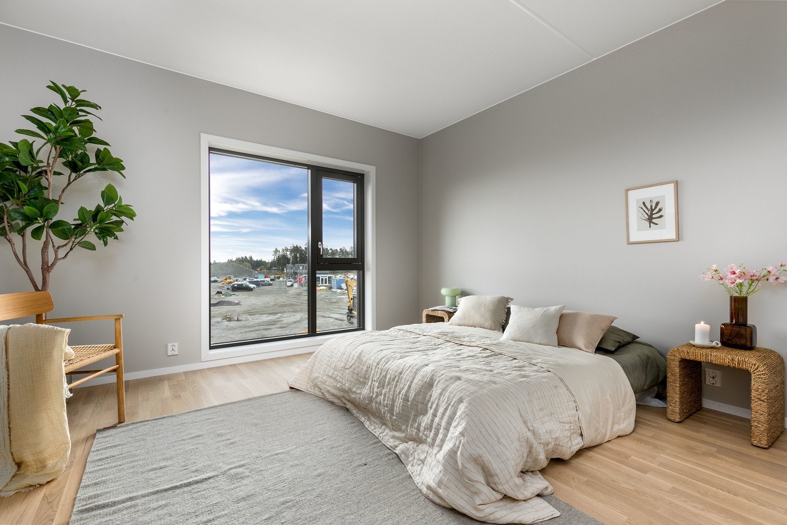 På det andre soverommet er det fin avsatt plass til enkeltseng med tilhørende nattbord og garderobeløsning - det perfekte ekstrarom! Galleribilde