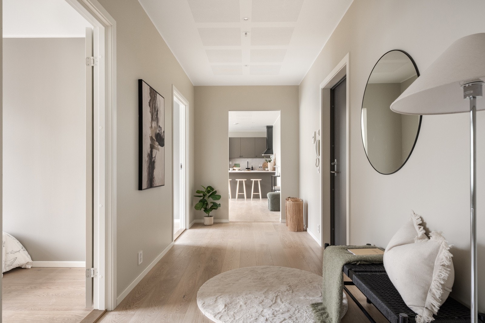 Gang med akustikkhimling og varme i gulvet Galleribilde