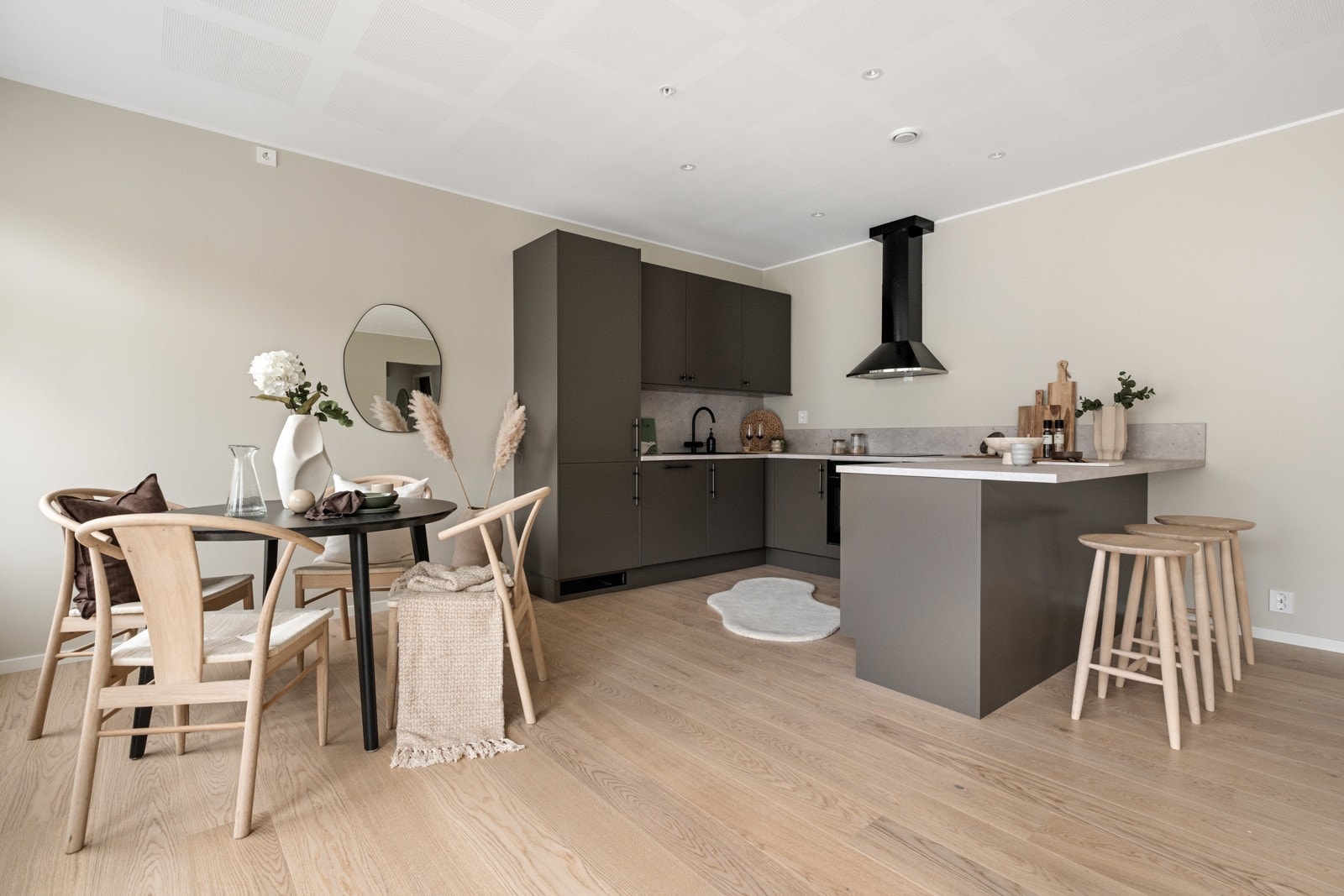 Plass til spisebord ved kjøkkenet Galleribilde