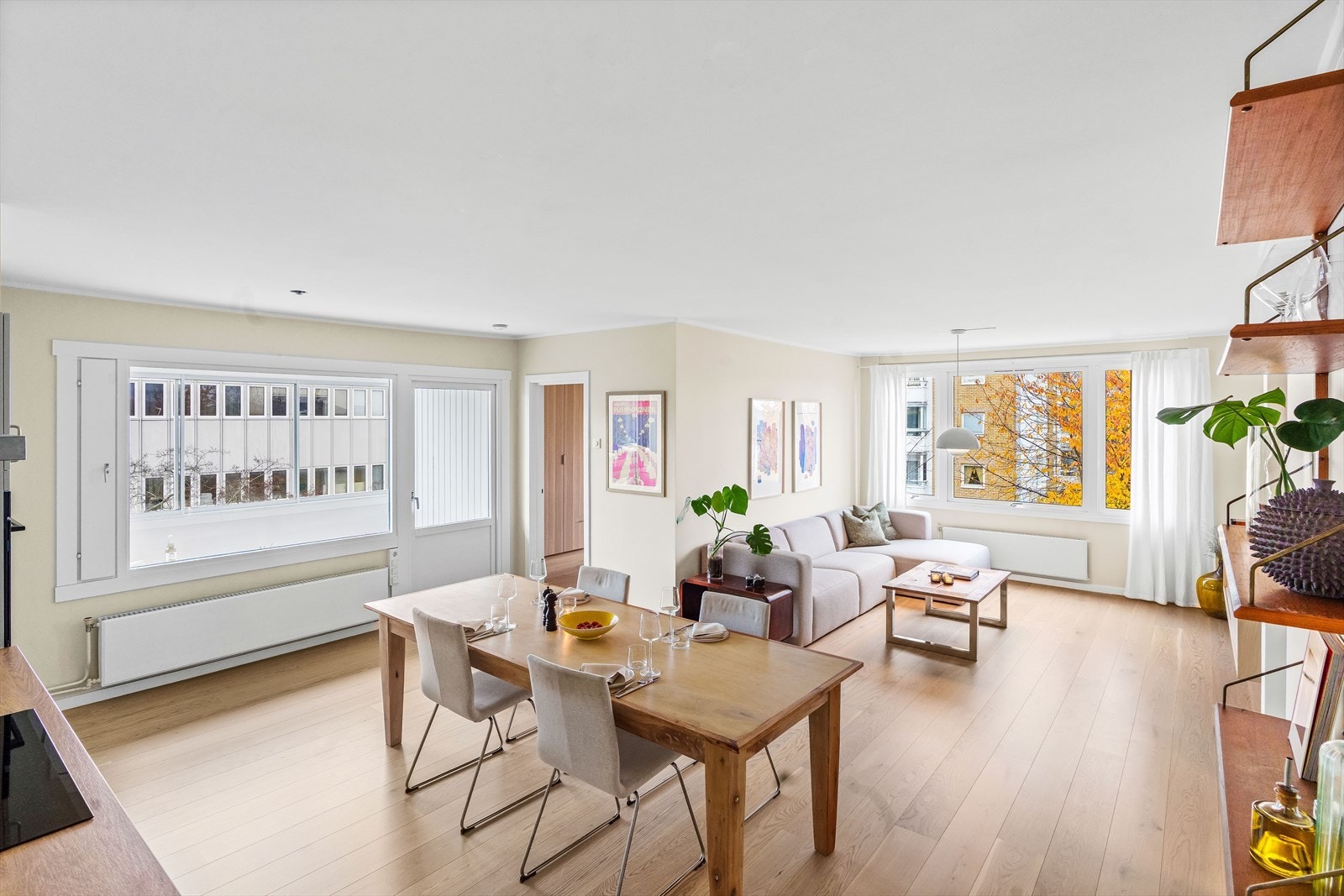 Fra spisestuen er det utgang til en herlig innglasset balkong. Galleribilde