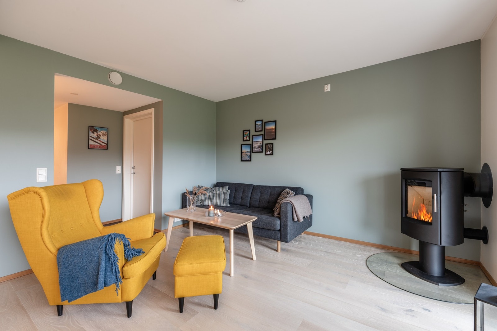 Hva er vel bedre enn å fyre opp i peisen etter en dag ute i frisk luft? Galleribilde