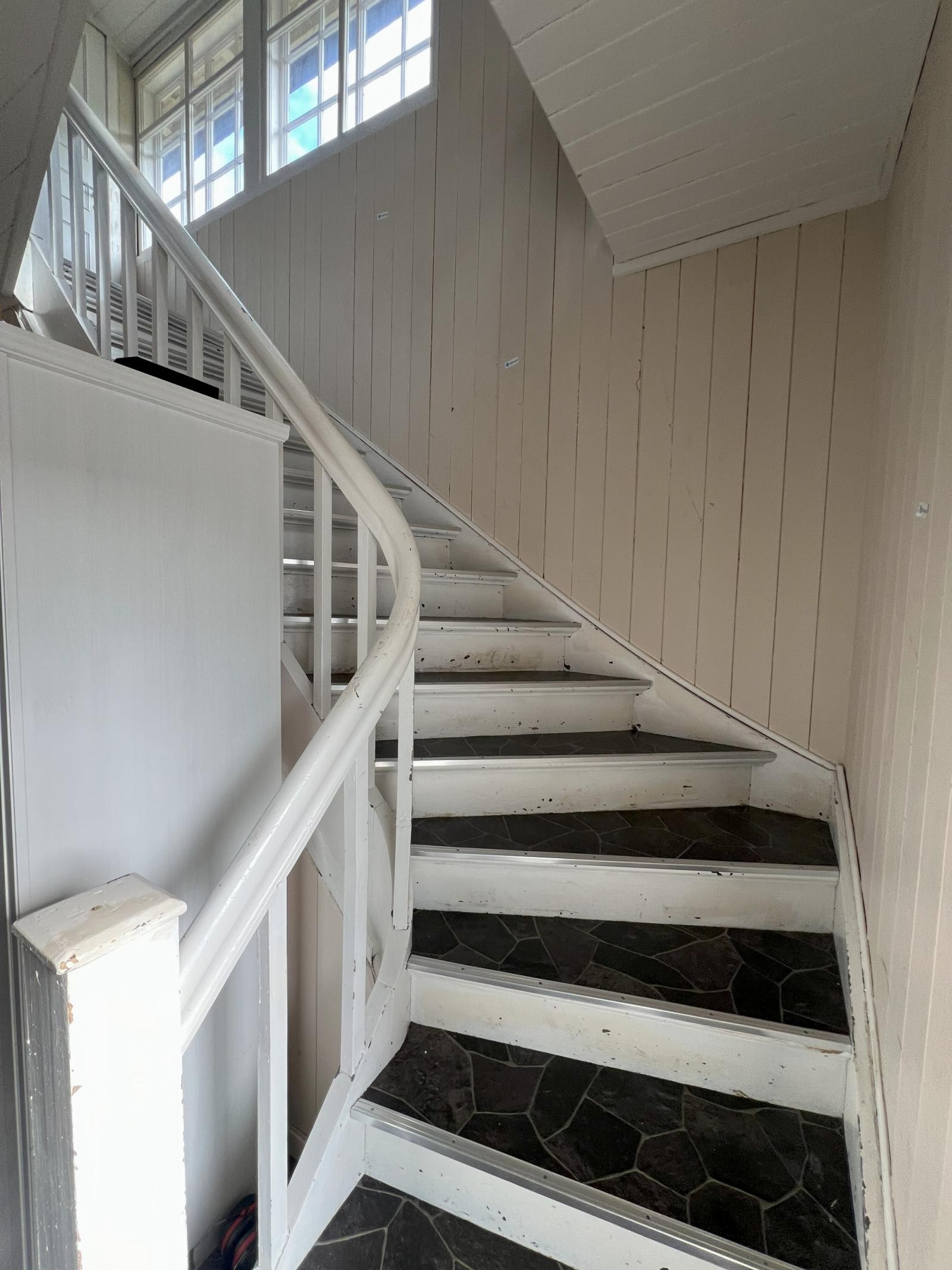 Trapp opp til hovedetasje Galleribilde