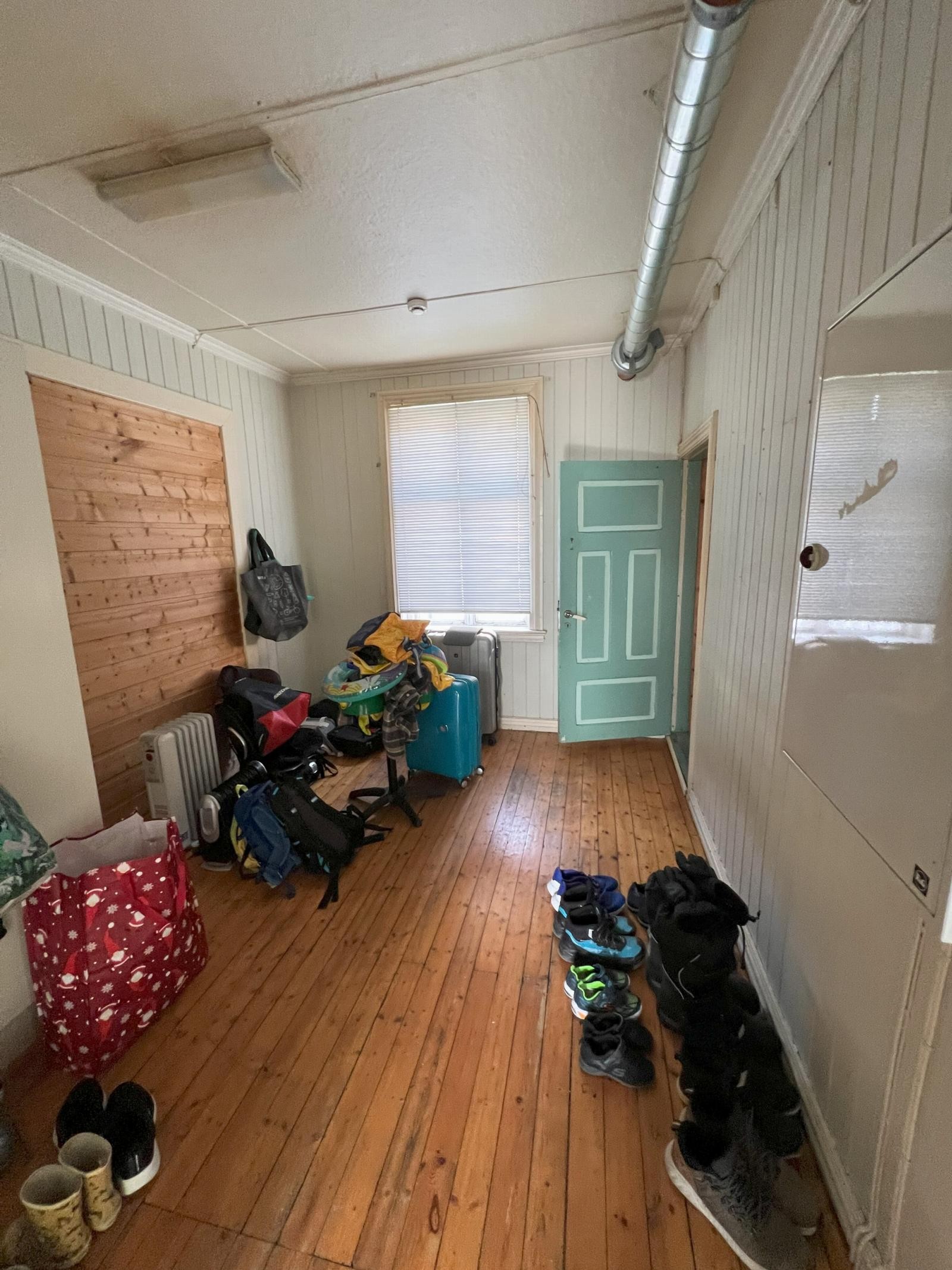 Gang/oppbevaring i 1. etasje Galleribilde