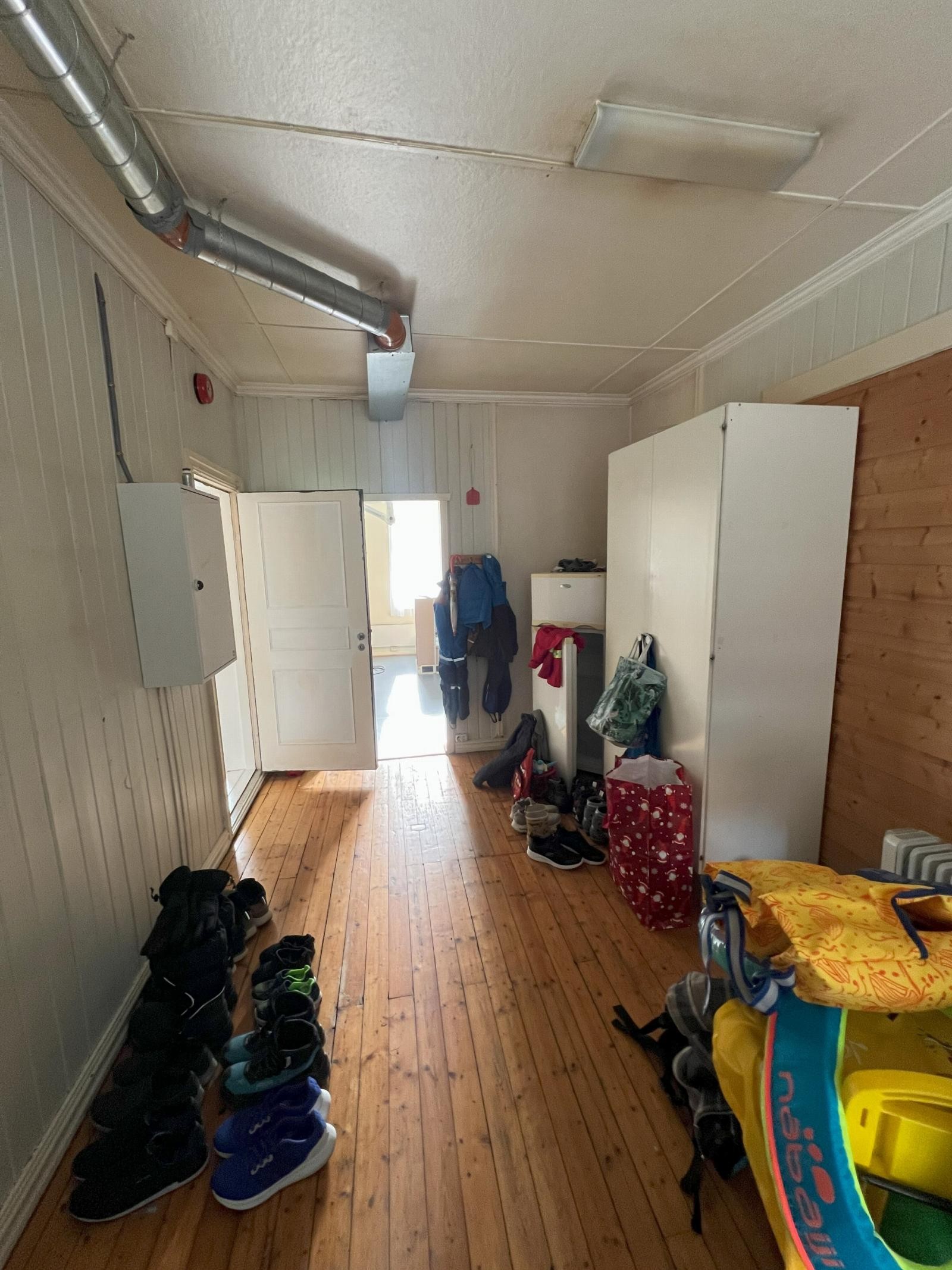 Gang/oppbevaring i 1. etasje Galleribilde