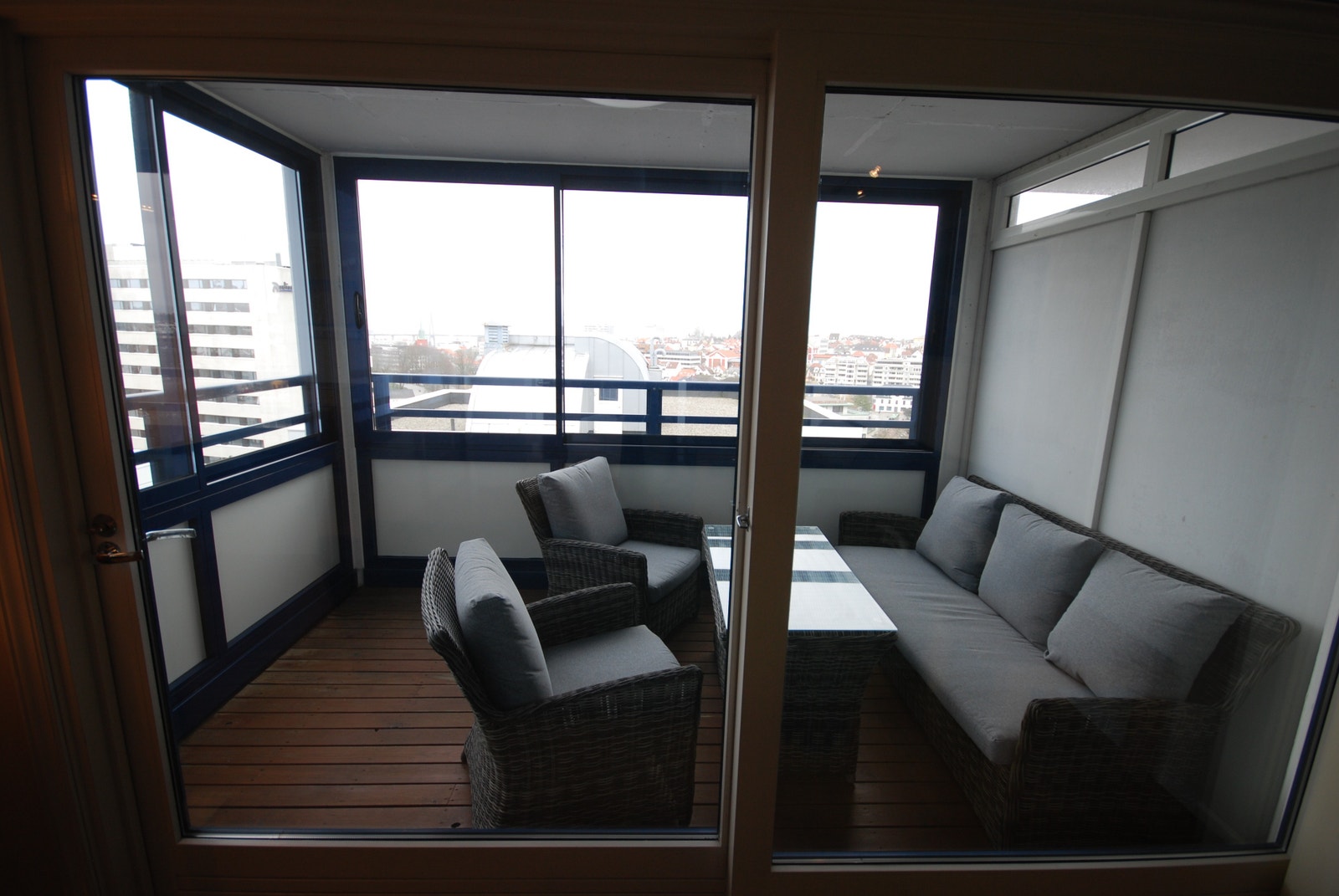 Innglasset balkong / Glassed balcony Galleribilde