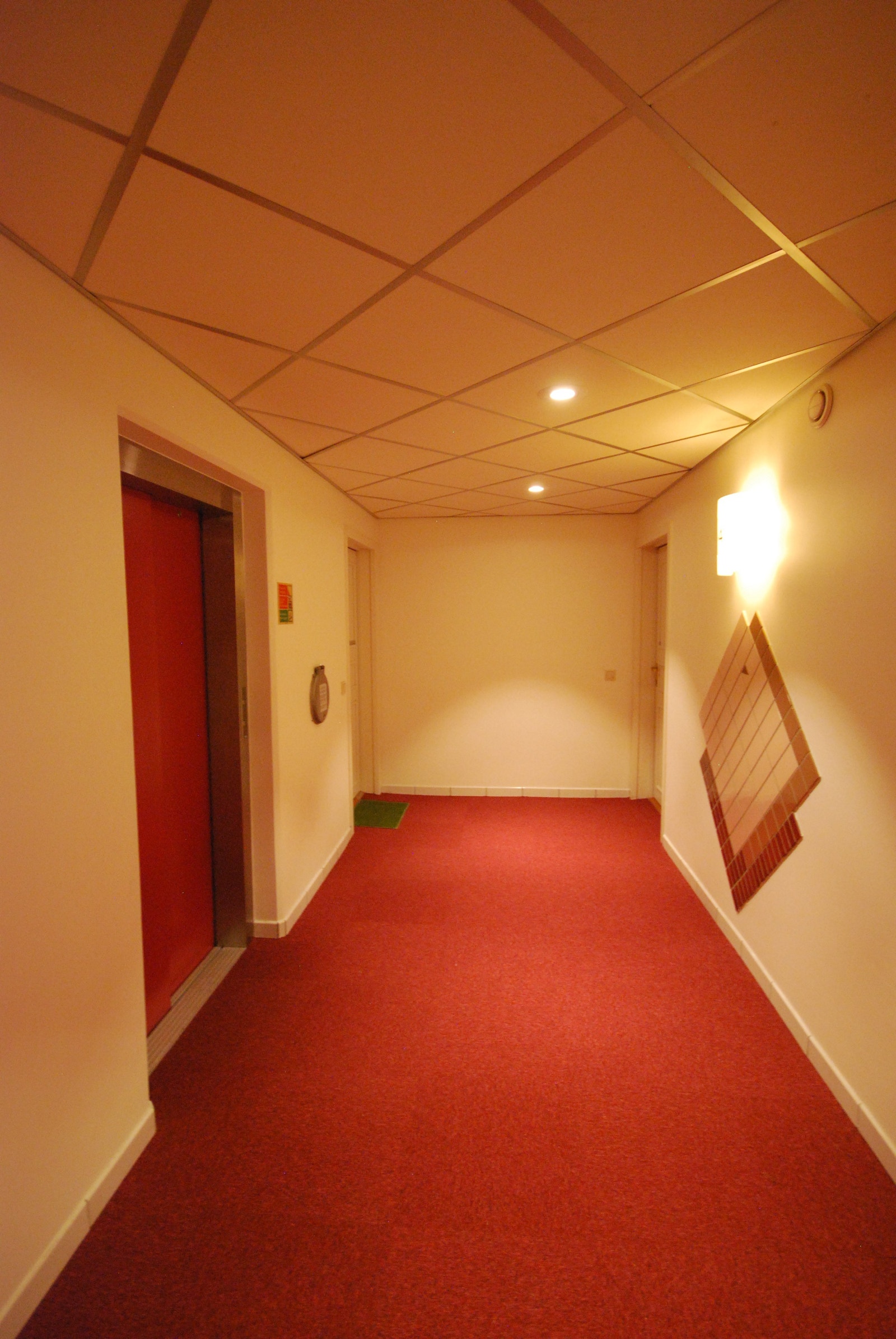 Inngang til leilighet / Entrance corridor Galleribilde