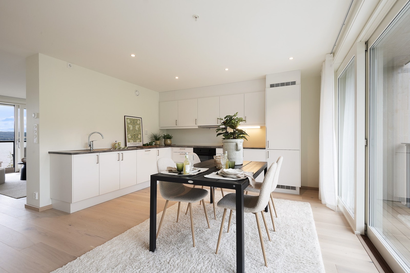 kjøkkenet tilknyttet en romslig balkong. Galleribilde