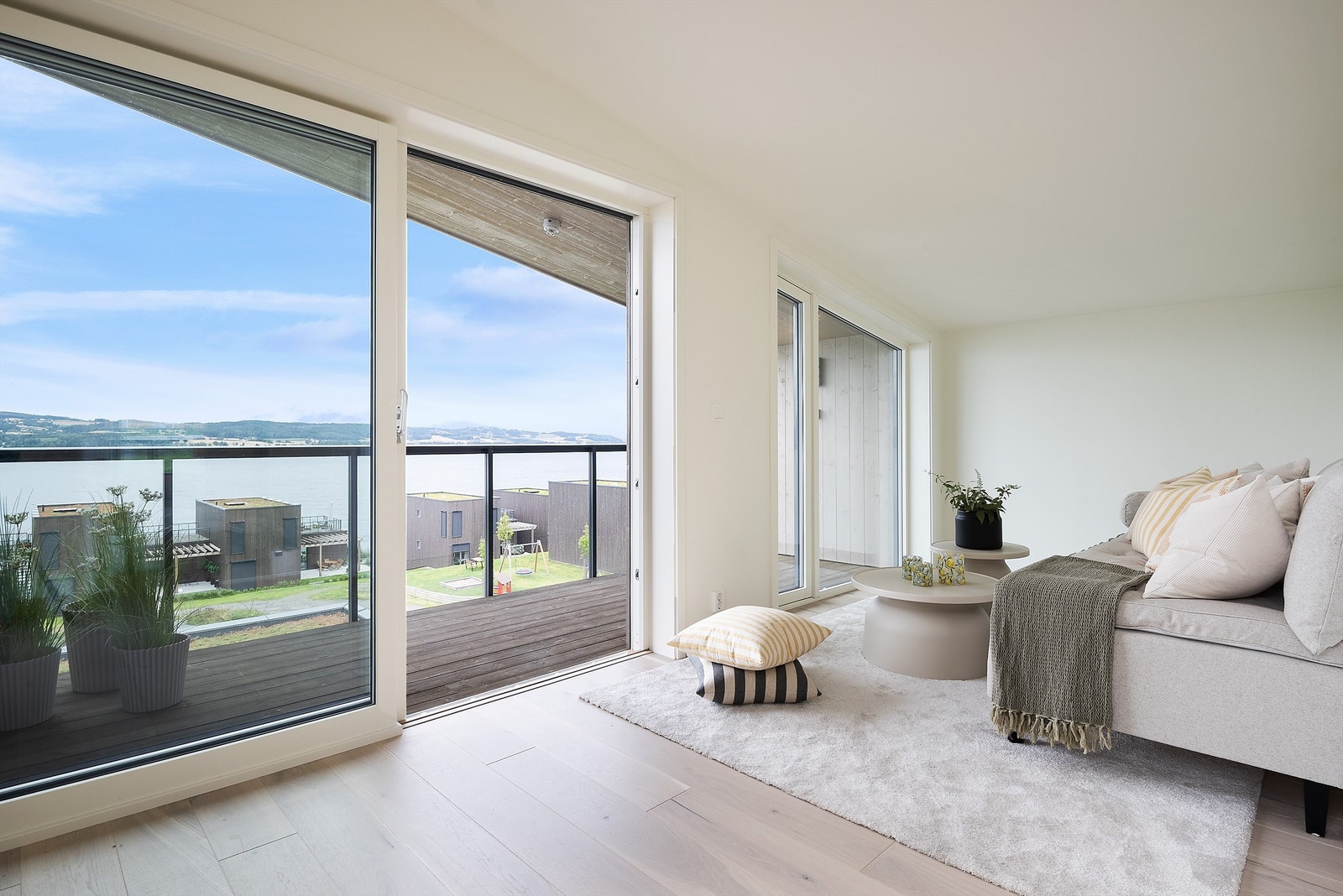 Boligen har tilgang til mange flotte uteplasser. Galleribilde