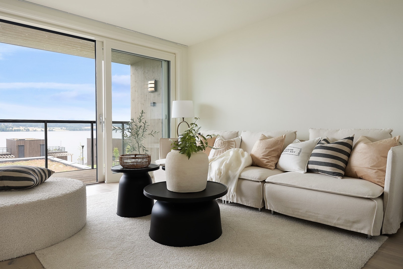 Nyt den fine panoramautsikten fra den delikate stuen. Galleribilde