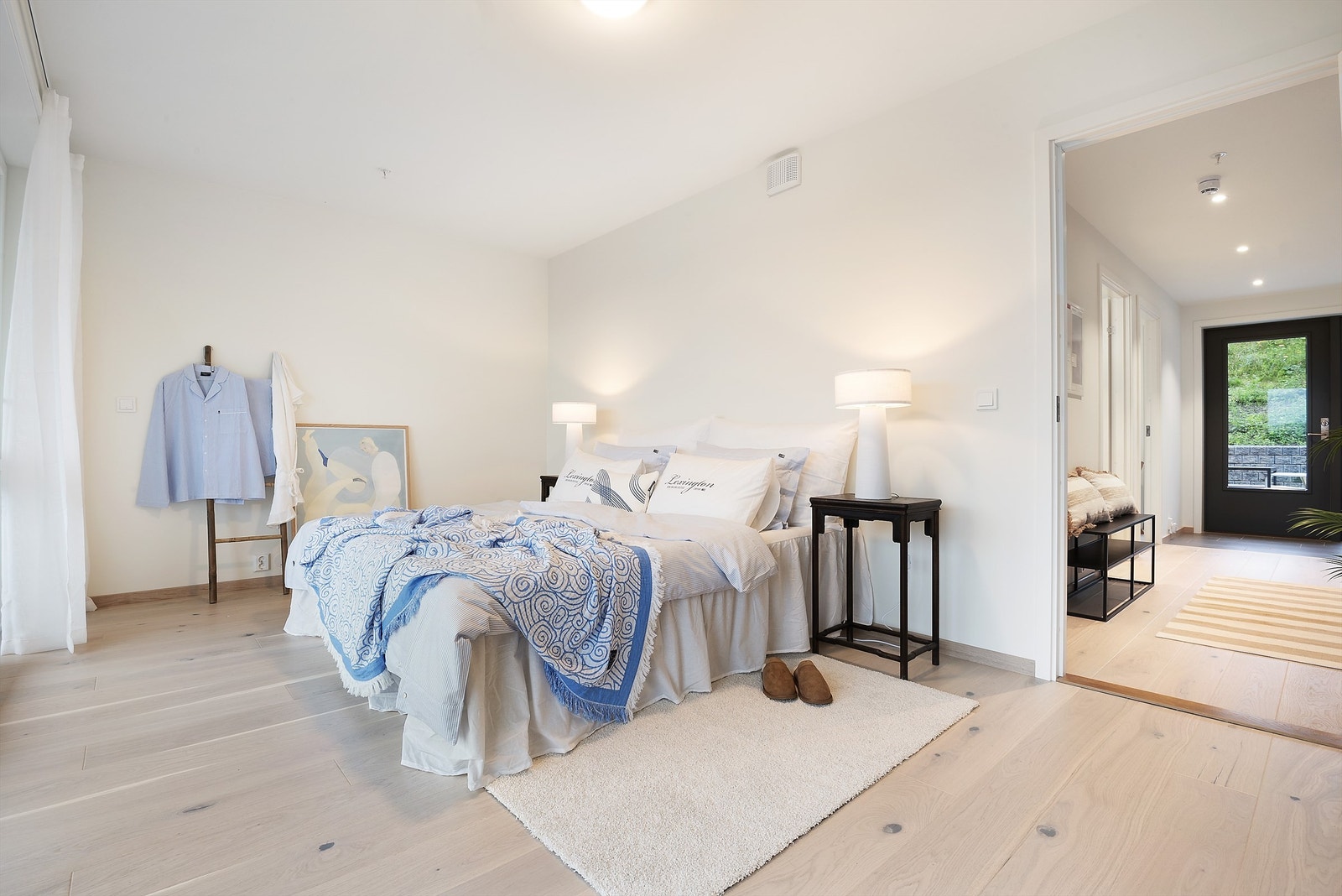 Delikat og stort soverom med god plass for dobbeltseng. Galleribilde