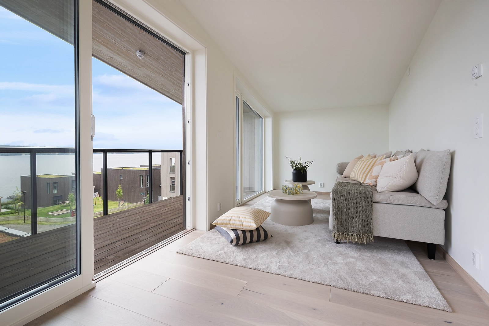 Utsikten fra 3.etasjen er vidstrakt og vakker. Galleribilde