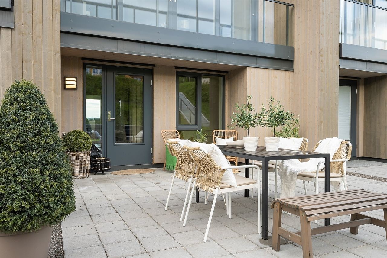 Lyst på noe nytt? Her har du mulighet til å flytte rett inn! Innholdsrike Sommerroenga 43 på Bondelia går over 3 plan! Galleribilde