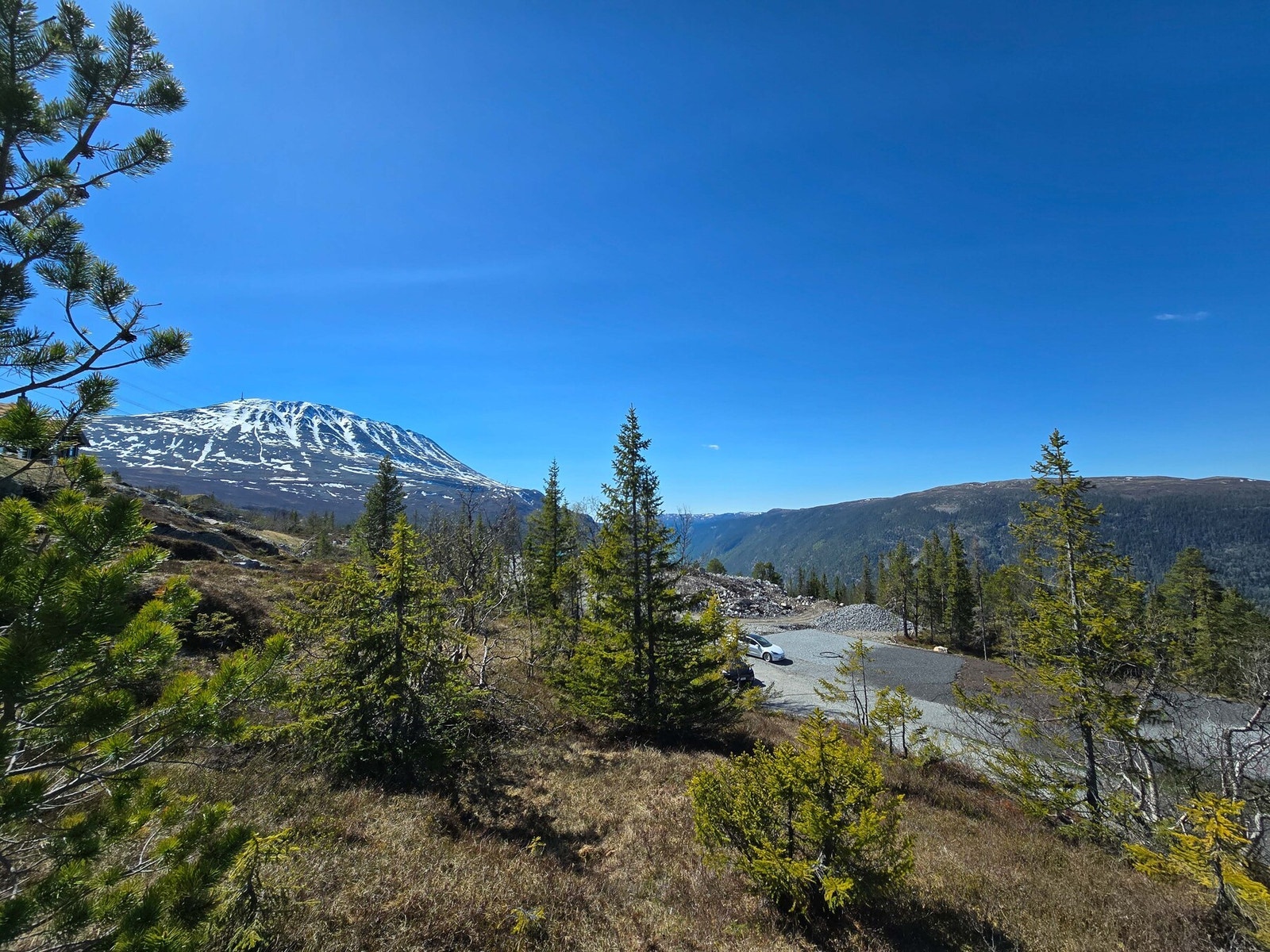 Utsikt fra tomta mot Gaustatoppen Galleribilde