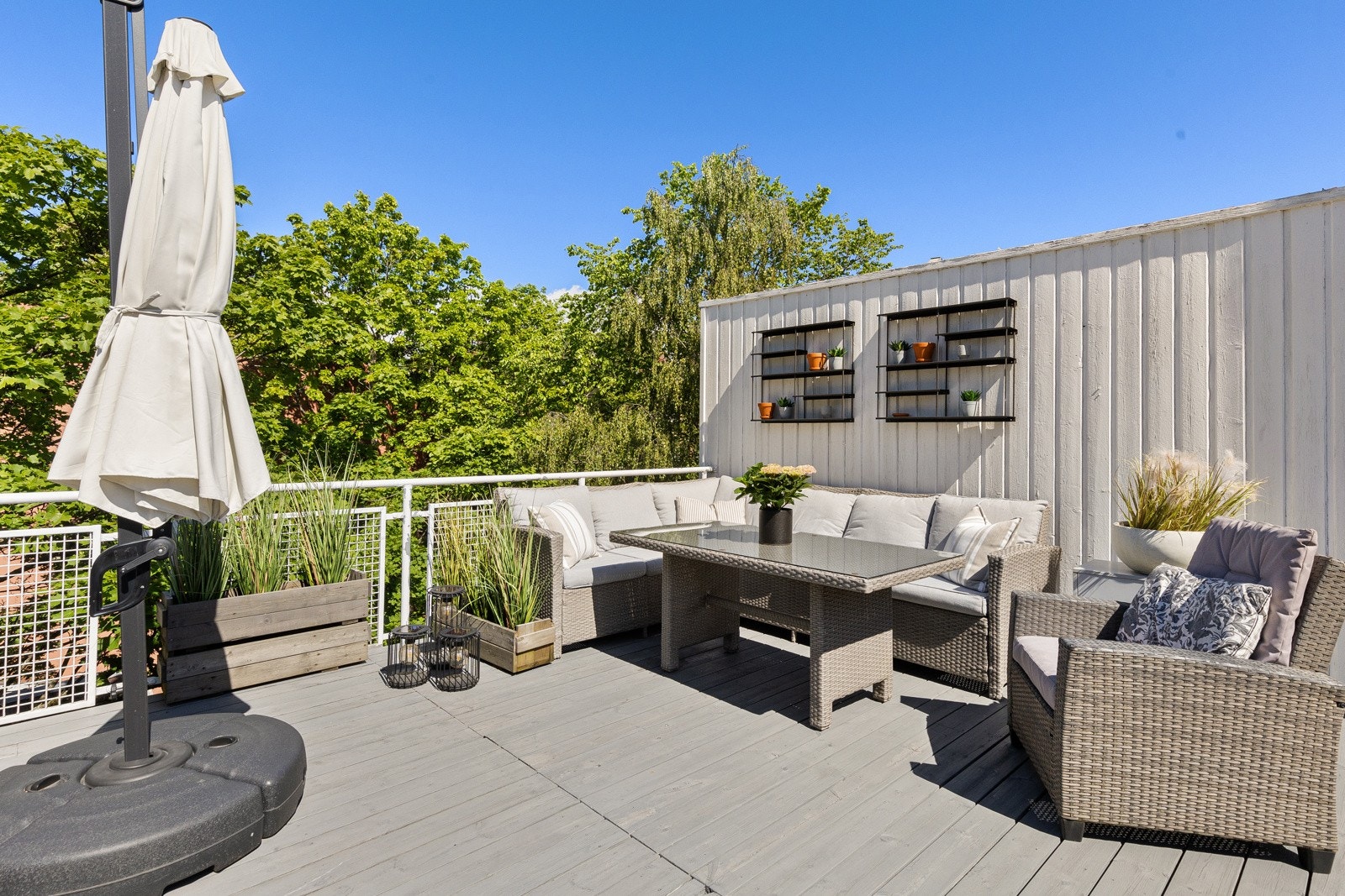 En lys og innholdsrik 3-roms med vestvendt balkong og takterrasse, midt i hjertet av Bislett. Galleribilde