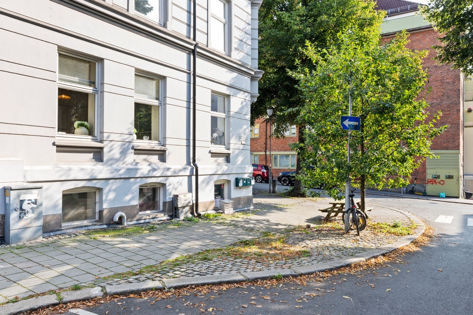 Sentral og skjermet beliggenhet på Bislett med kort vei til daglige behov, et bredt utvalg av butikker og servicetilbud samt offentlig transport. Galleribilde
