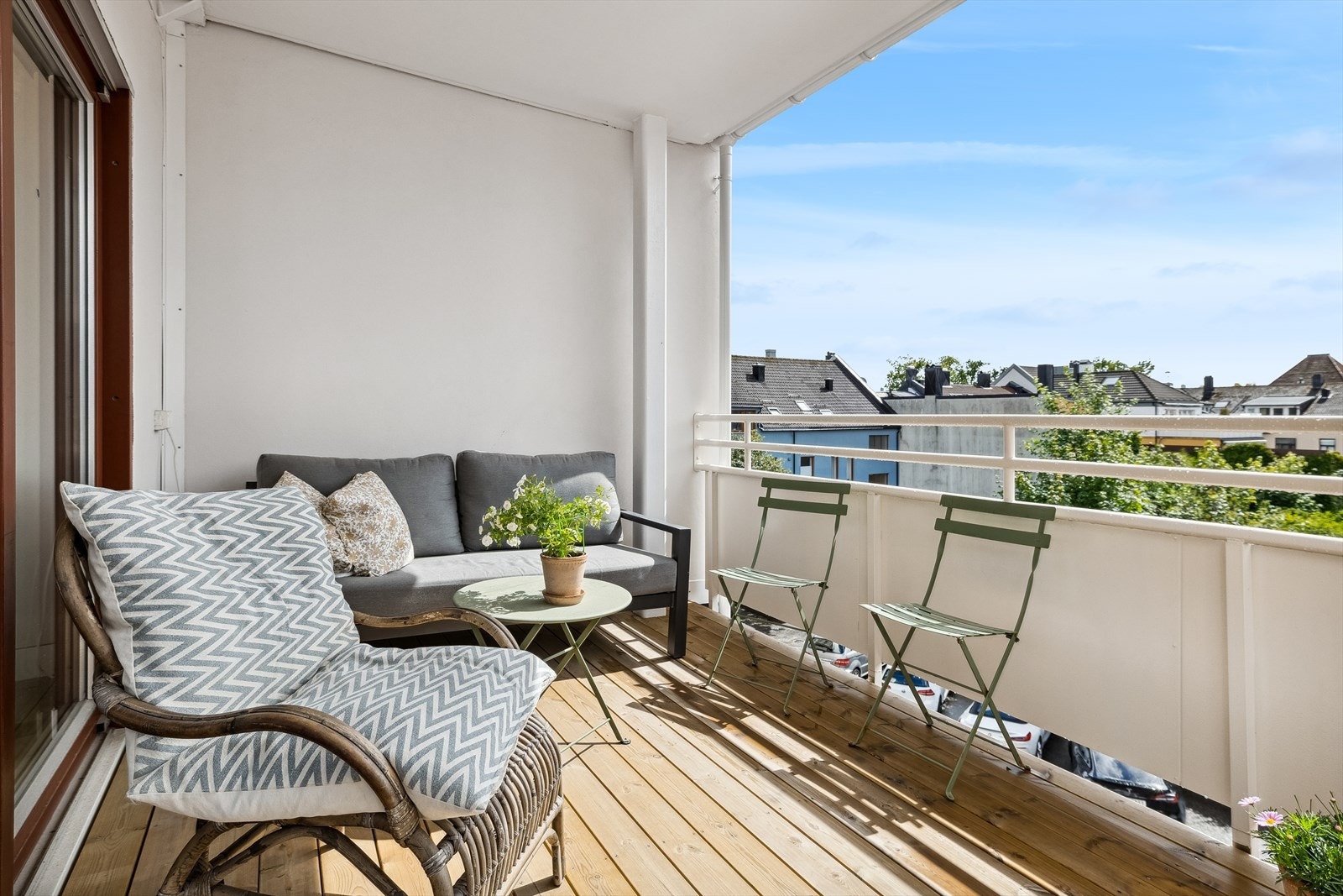 Det har vært oppussing av byggets murfasader inkl. terrasser. Utført av Mur i Sør i 2024. Galleribilde